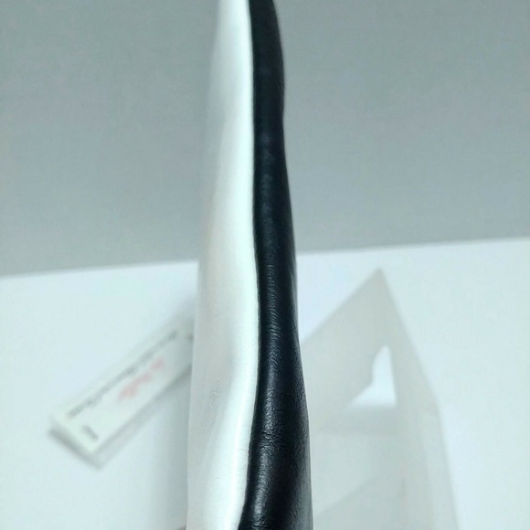 Le Motto - Black & White Clutch *New With Tags* - Picture 7 of 7